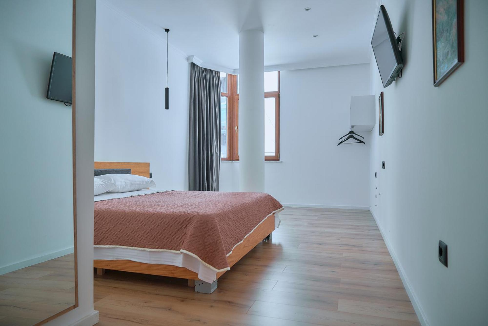 Kalpazo Inn ティラナ エクステリア 写真