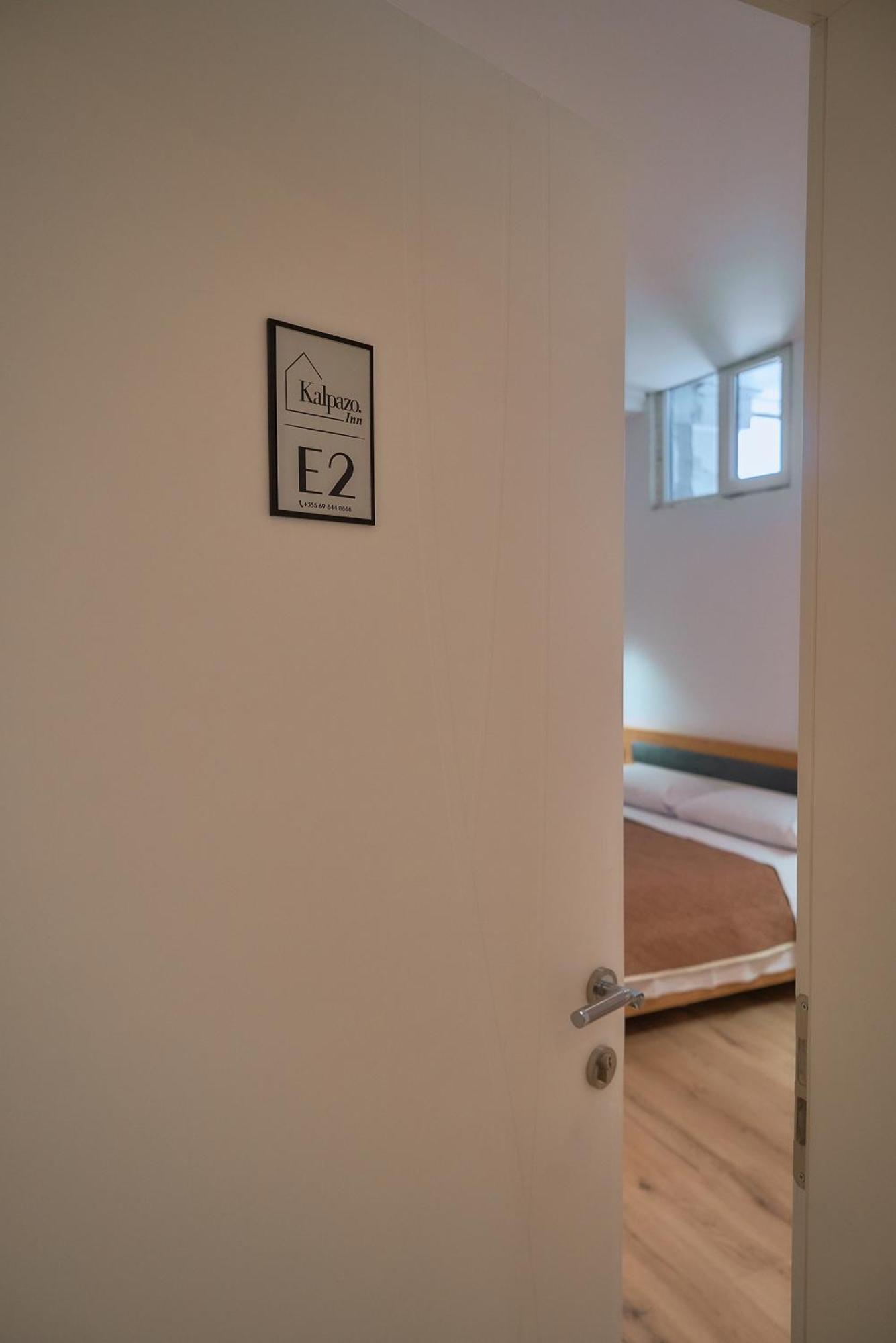 Kalpazo Inn ティラナ エクステリア 写真