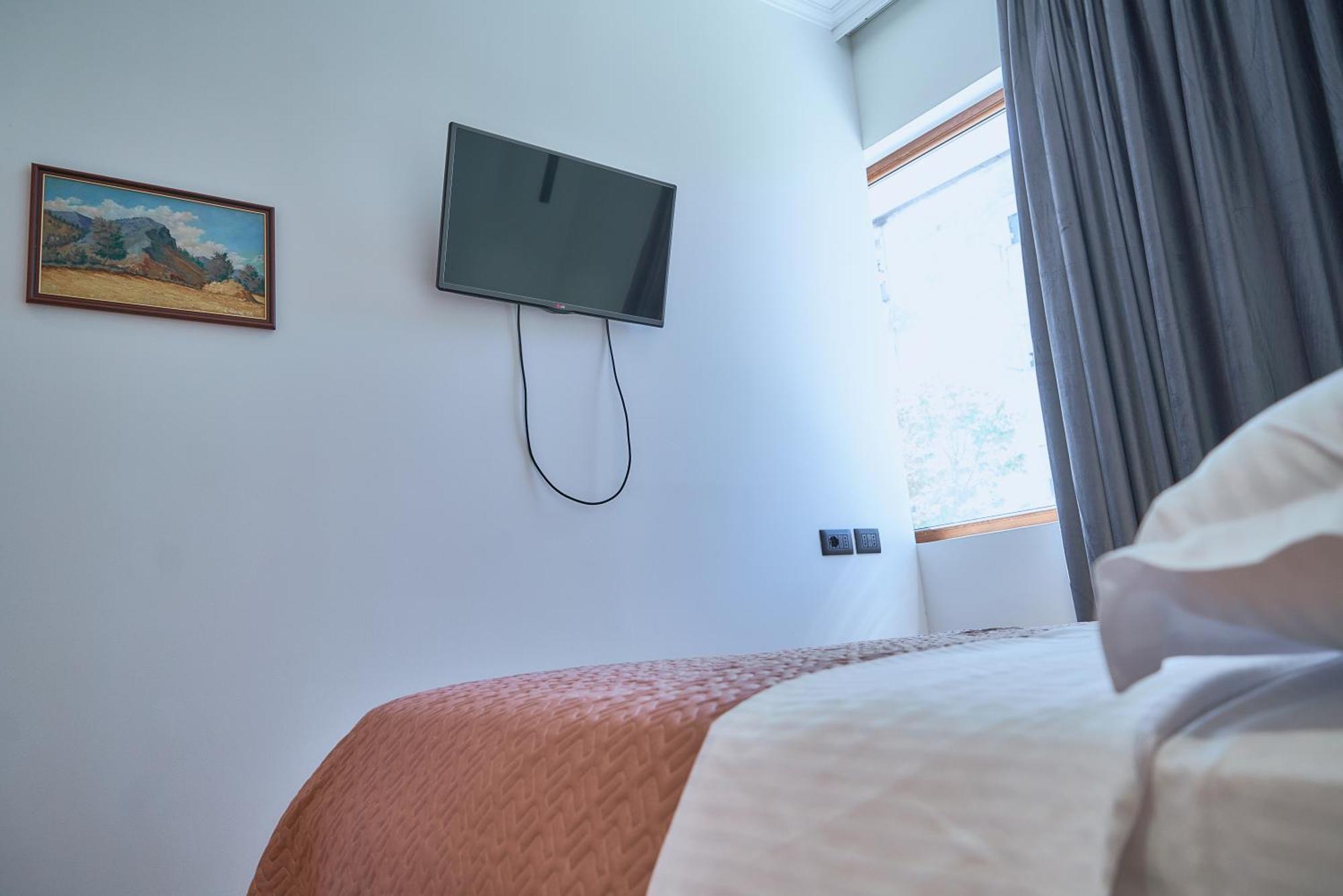 Kalpazo Inn ティラナ エクステリア 写真