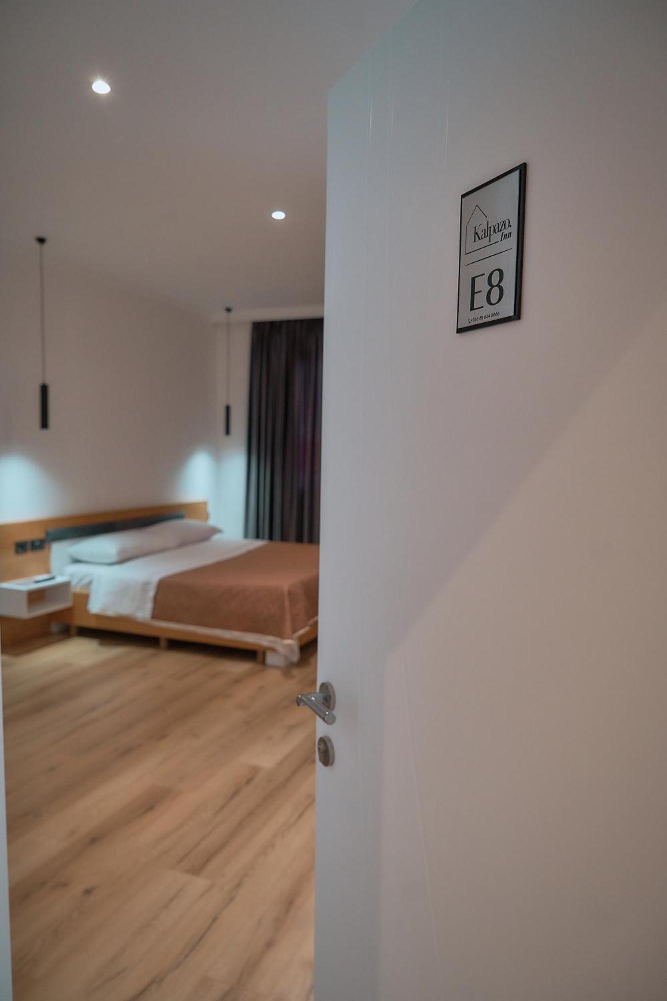 Kalpazo Inn ティラナ エクステリア 写真