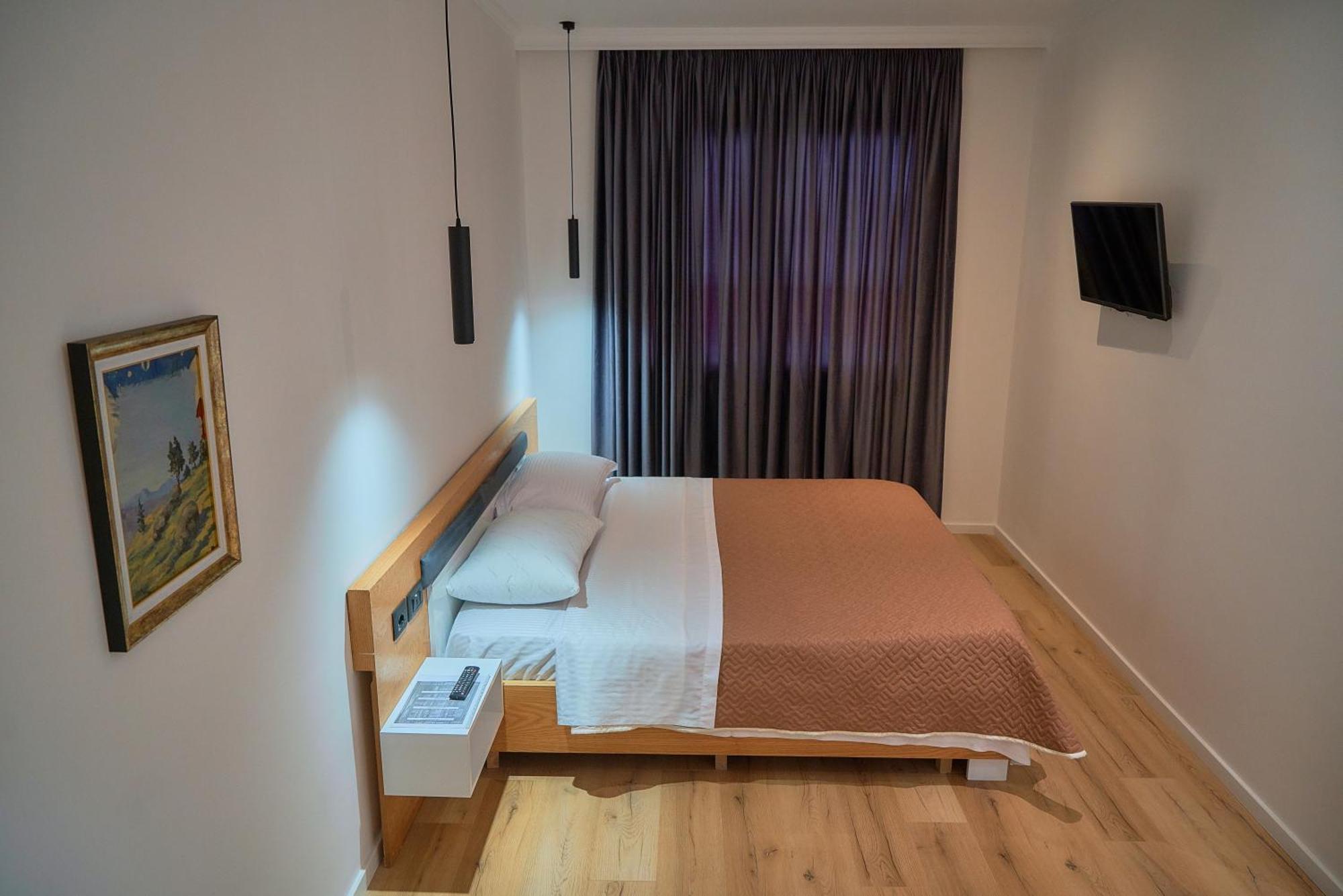 Kalpazo Inn ティラナ エクステリア 写真