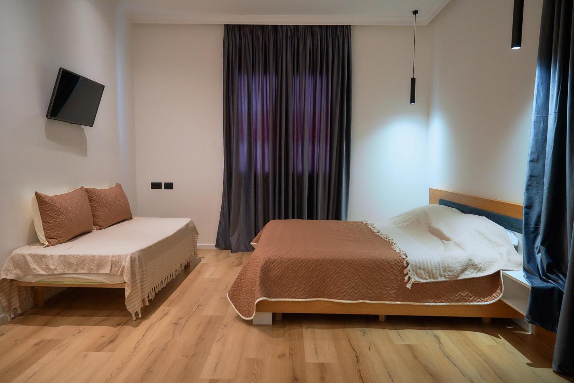 Kalpazo Inn ティラナ エクステリア 写真