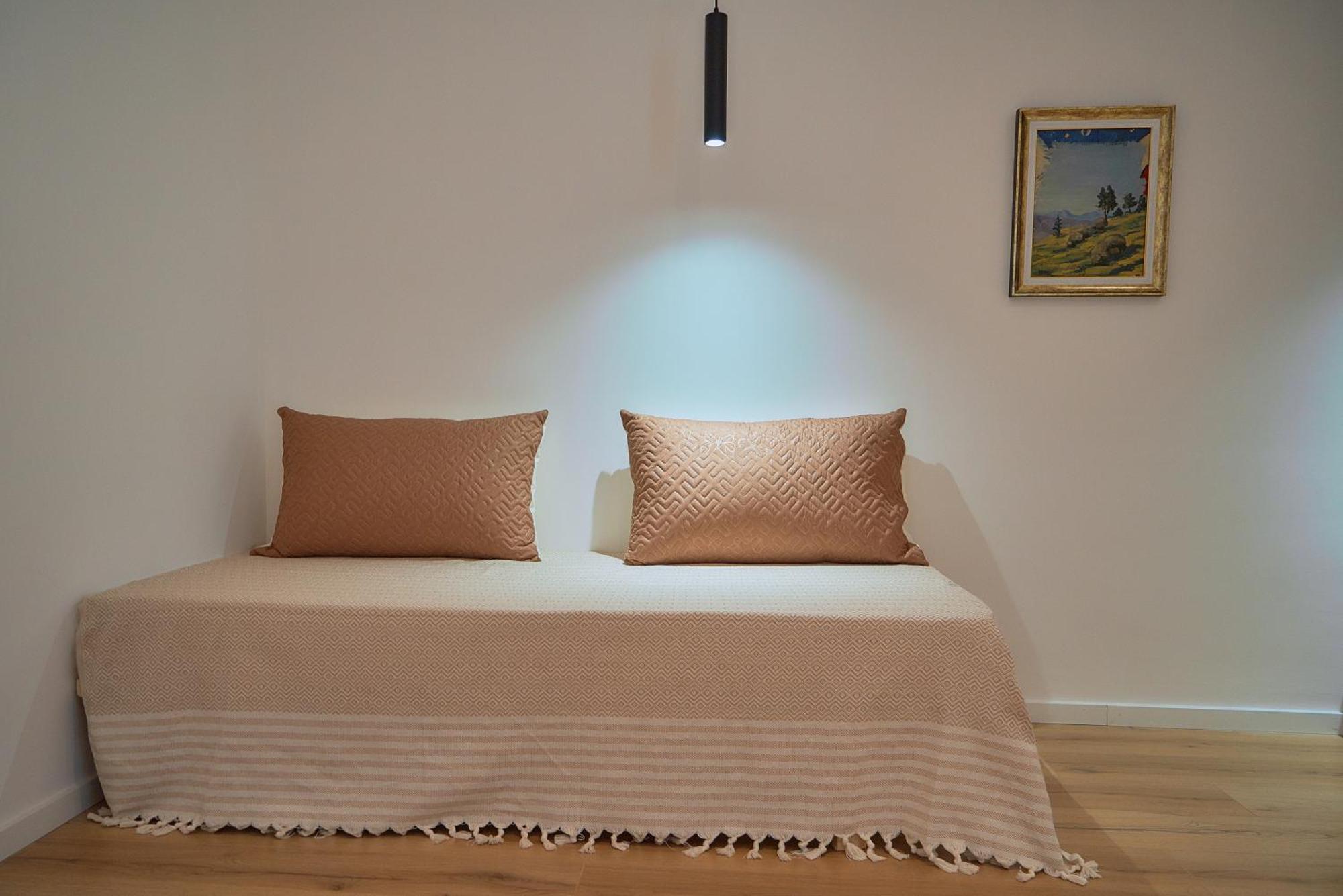 Kalpazo Inn ティラナ エクステリア 写真